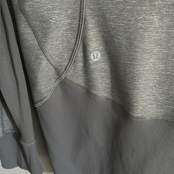 Lululemon Athletica Gray women’s hooded jacket, size 8. - Picture 4 of 7